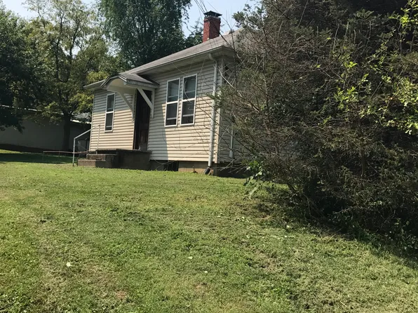 102 W Wesley St, Lebanon, IL 62254