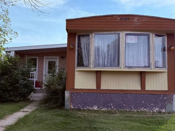 201 NE 3rd Ave SE, Youngstown, AB T0J 3P0