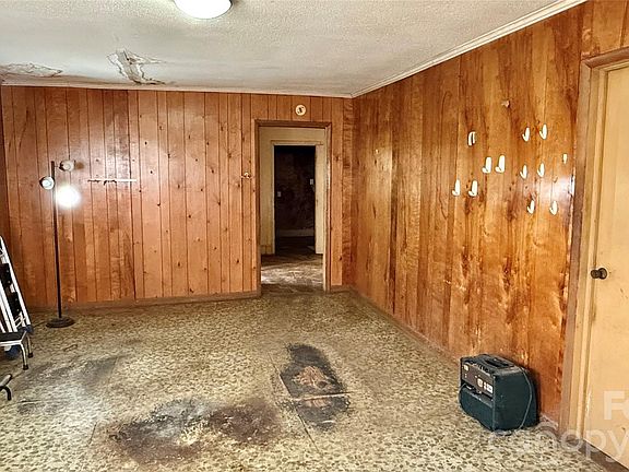 3rd image of 110 Maple St