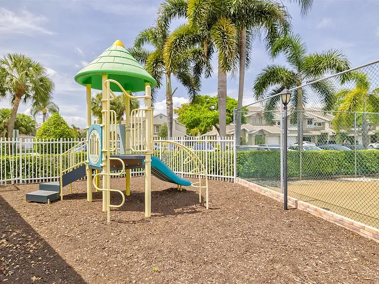 2147 Discovery Cir W — Photo 26