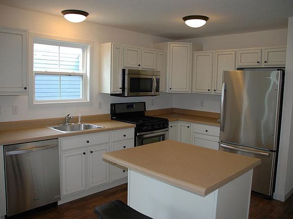 2nd image of 3021 W Lake Ave #8