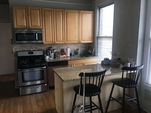 2nd image of 2436 N Maplewood Ave APT 2R