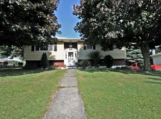 213 Pleasant View Dr, Greenfield Township, PA 18407
