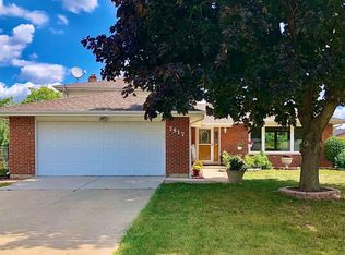 7517 Charmingfare Dr, Woodridge, IL