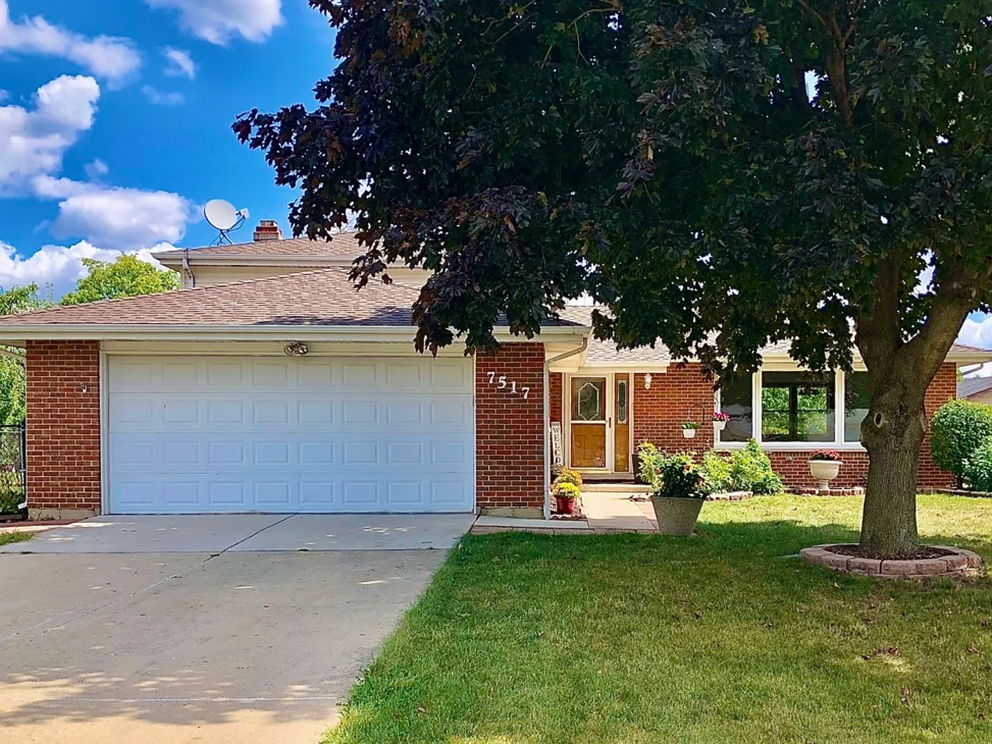 7517 Charmingfare Dr photo 1