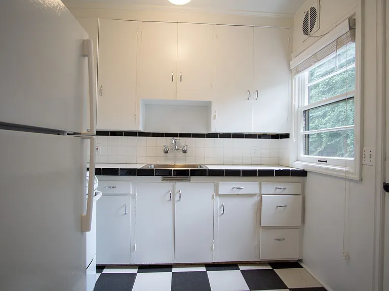 1952 NW Lovejoy St #3 — Photo 7