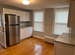 129 Quaker Ln S, West Hartford, CT 06119