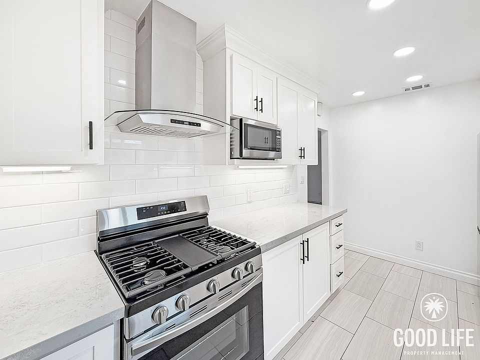 1st image of 324 Donax Ave