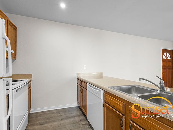 4th image of 4423 1/2 Illinois St APT 4