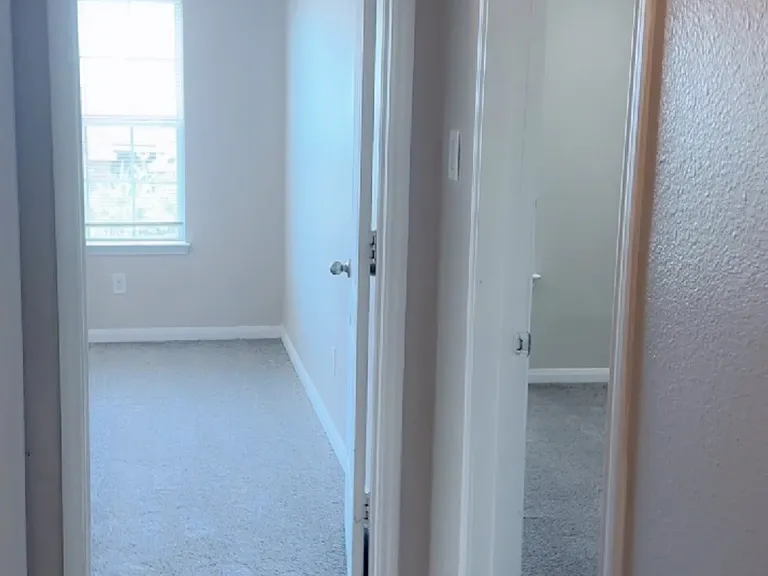 2136 Mulberry Dr — Photo 32