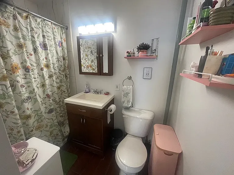 247 E 52nd St #1A — Photo 5