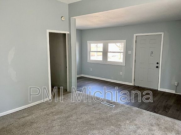 3rd image of 801 E 5th St