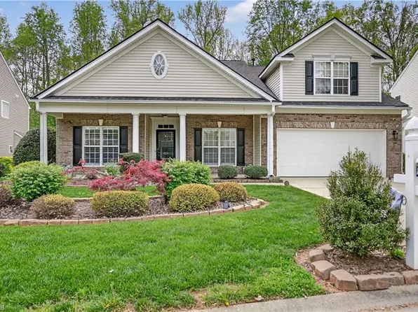 4025 Shadetree Dr, Winston Salem, NC 27107