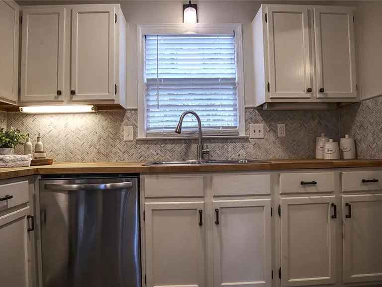 587 Wedgewood Dr — Photo 5