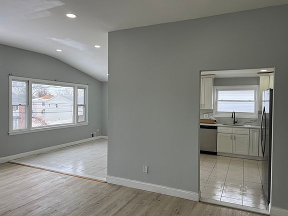 4th image of 22 Amber St Floor 2