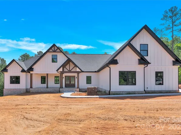 124 Starboard Ln, Statesville, NC 28677