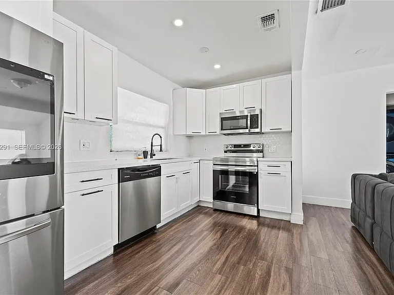 919 NW 66th St — Photo 4