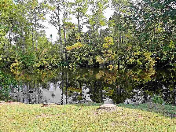 5th image of 904 Lake Aire Dr