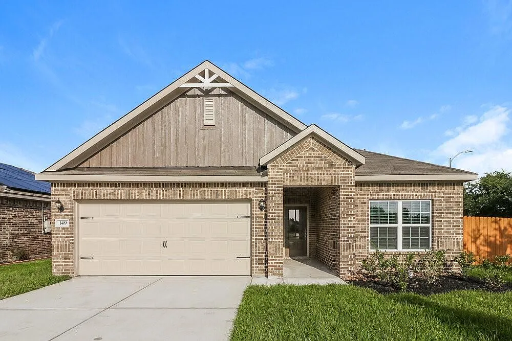 3 bed, 2.0 bath, 1366 sqft, $1,895 — Photo 1