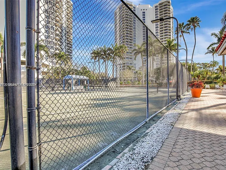 3600 Mystic Pointe Dr #310 — Photo 30