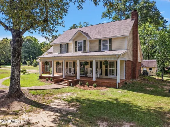 402 Springwood Cir, Terry, MS 39170