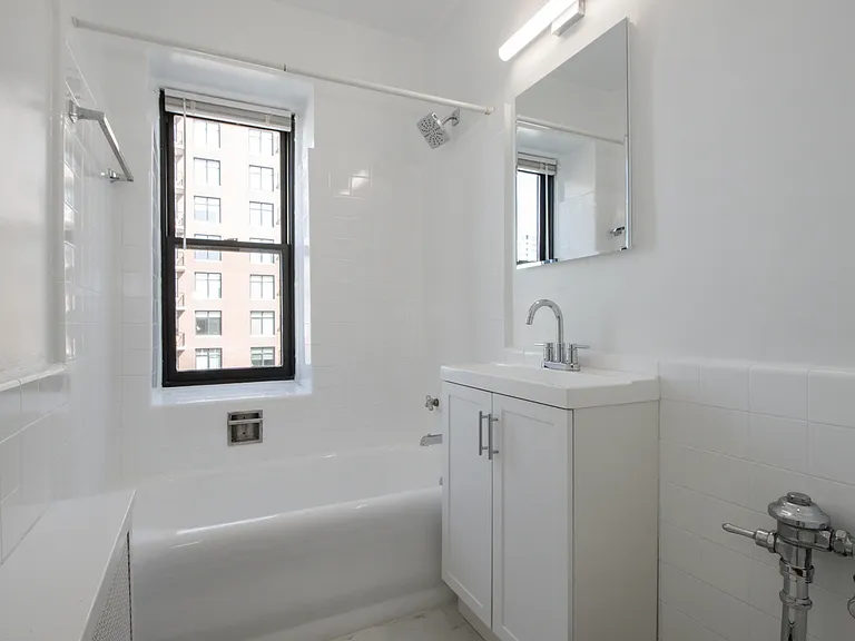 1100 N Dearborn — Photo 47