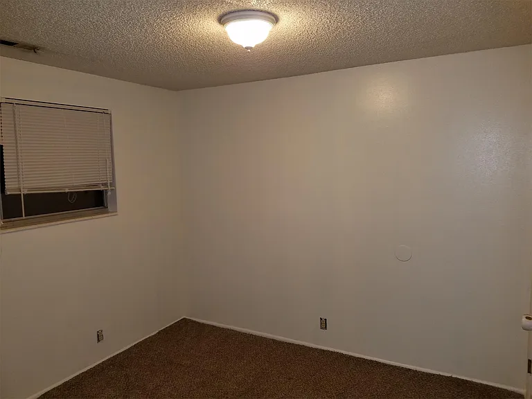 475-477 Delta Cir — Photo 13