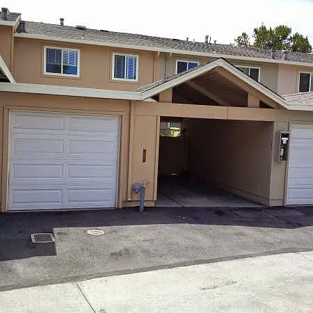 23 Comstock Queen Ct — Photo 2