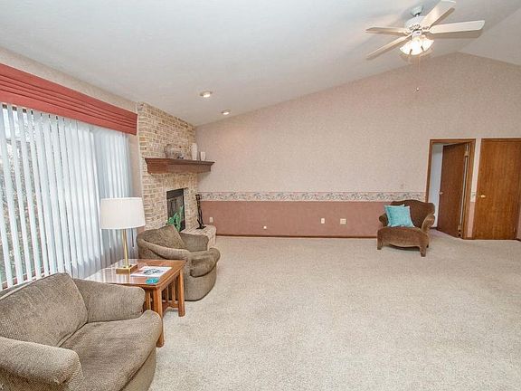 5th image of 1046 Cliffview Dr