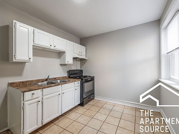 4th image of 6304 N Oakley Ave #1
