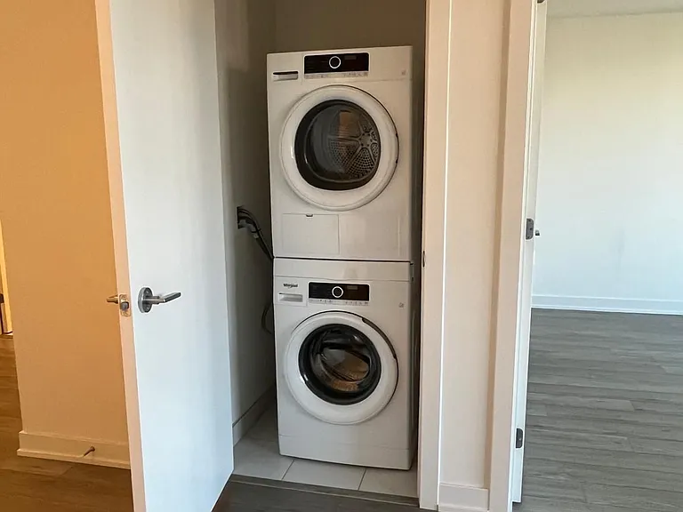 212 King William St #522 — Photo 9