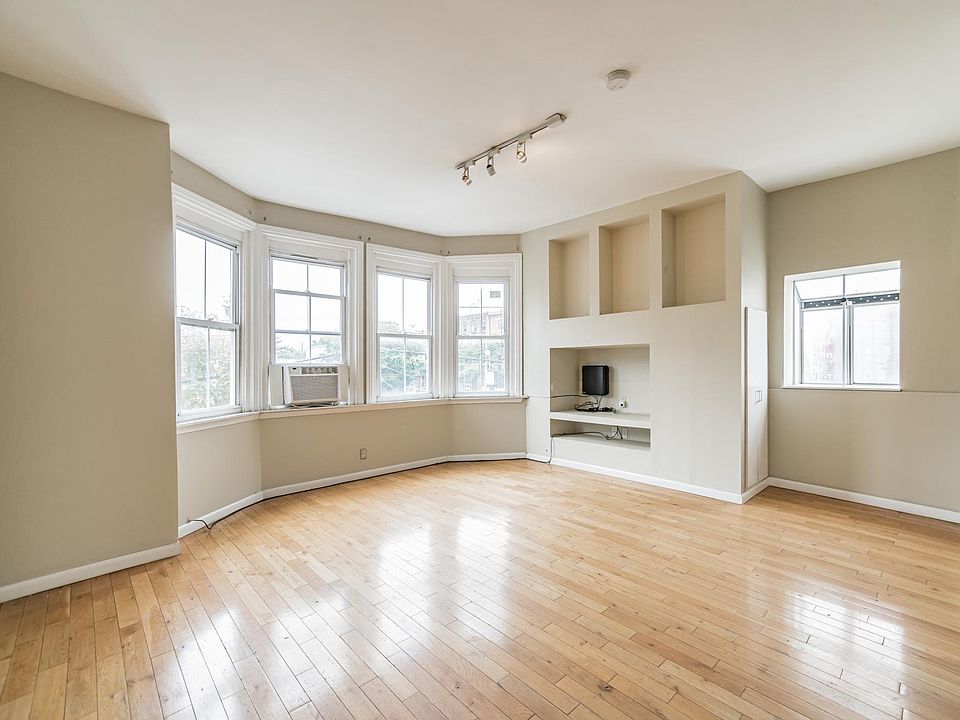 1st image of 32 W Girard Ave