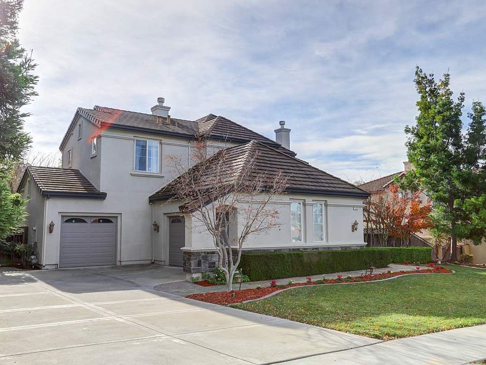 2nd image of 723 Solstice Ct