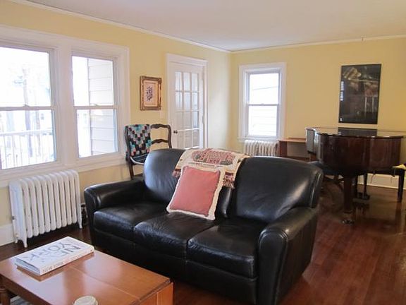 4th image of 4 Byron Ave