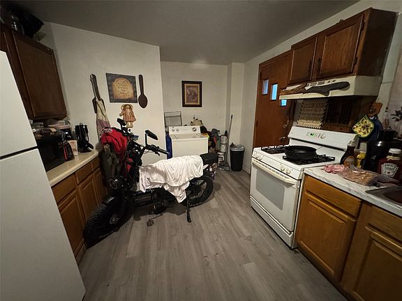 3rd image of 75.5 Pine St