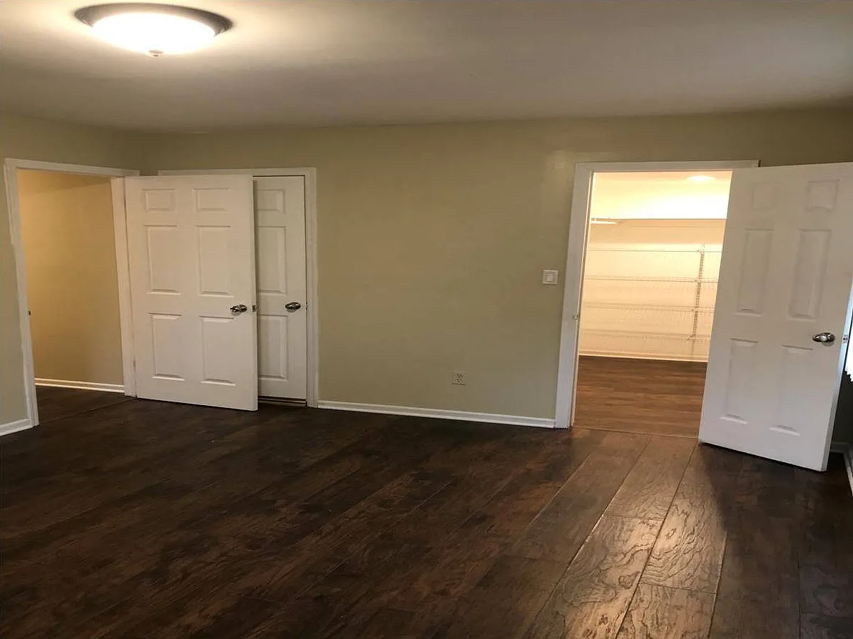 2 bed, 1000 sqft, $2,800 — Photo 2