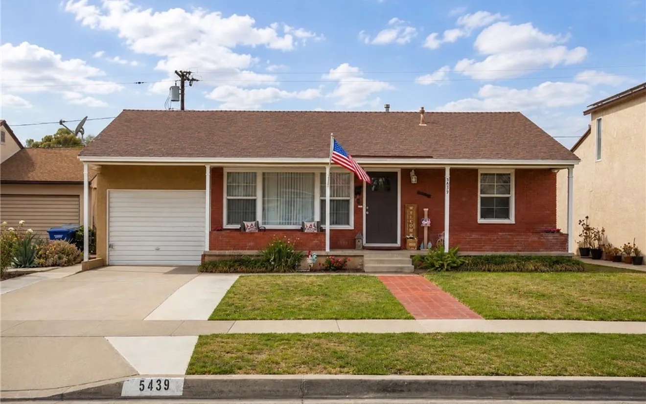 3 bed, 1430 sqft, $4,300 — Photo 1