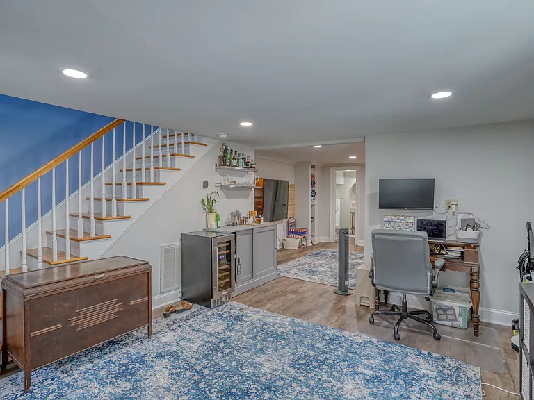 103 S College Ave — Photo 6