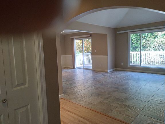 2nd image of 829 191st St SW