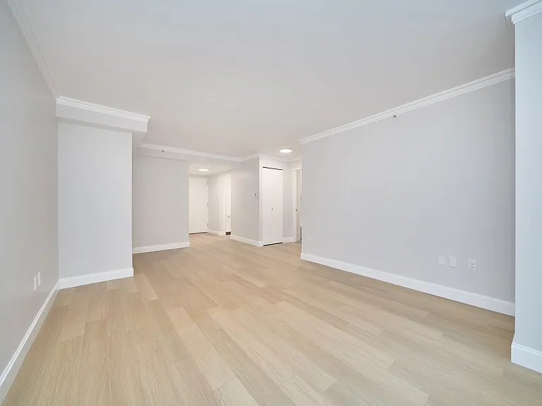 160 Riverside Blvd #3N — Photo 4