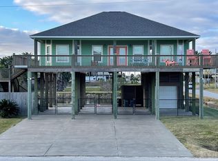 901 Gulf Shores Dr, Crystal Beach, TX 77650