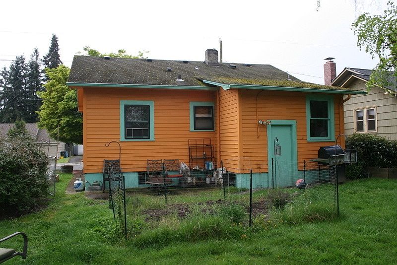 2nd image of 1835 SE Ellis St