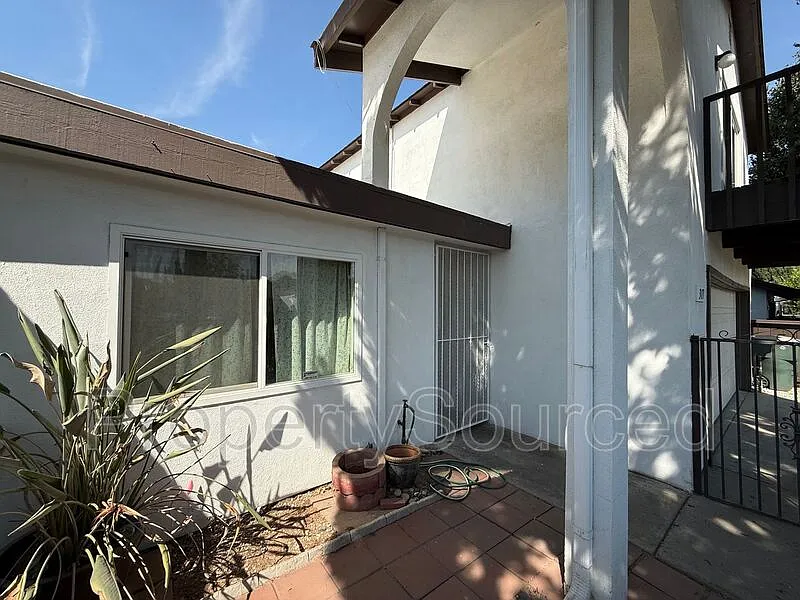 3 bed, 2.0 bath, 1785 sqft, $2,495 — Photo 4