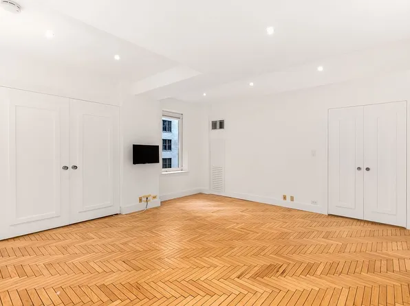 106 Central Park S APT 9J, New York, NY 10019