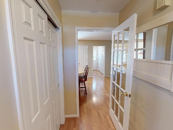 3rd image of 102 Elmwood Dr