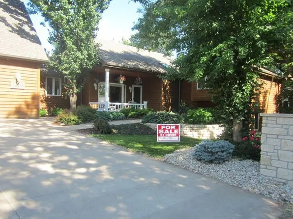 2303 Wildwood Ln, Manhattan, KS 66502