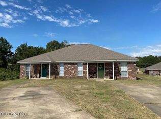 306 Lisa Cv #A & B, Senatobia, MS 38668