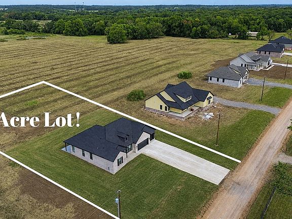 3rd image of 5121 S Pleasant Valley