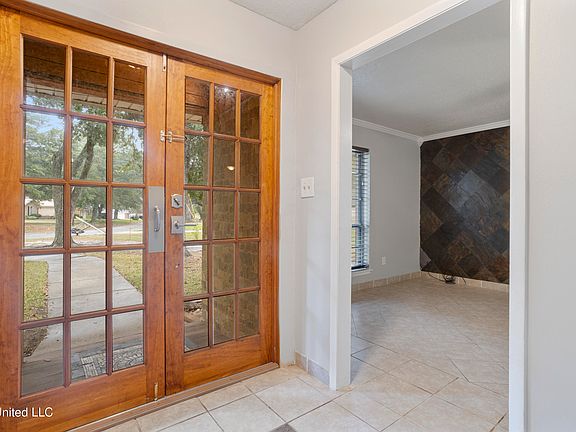 3rd image of 2307 Sandalwood Dr