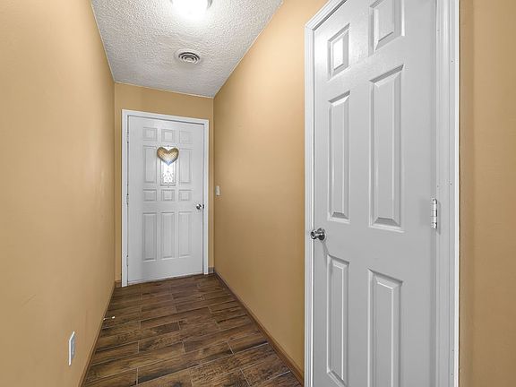 3rd image of 2415 W Meadow Dr
